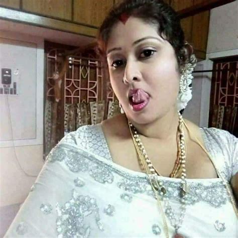 desi aunty choot|Desi auntys pussy licked by boyfriend husband went out